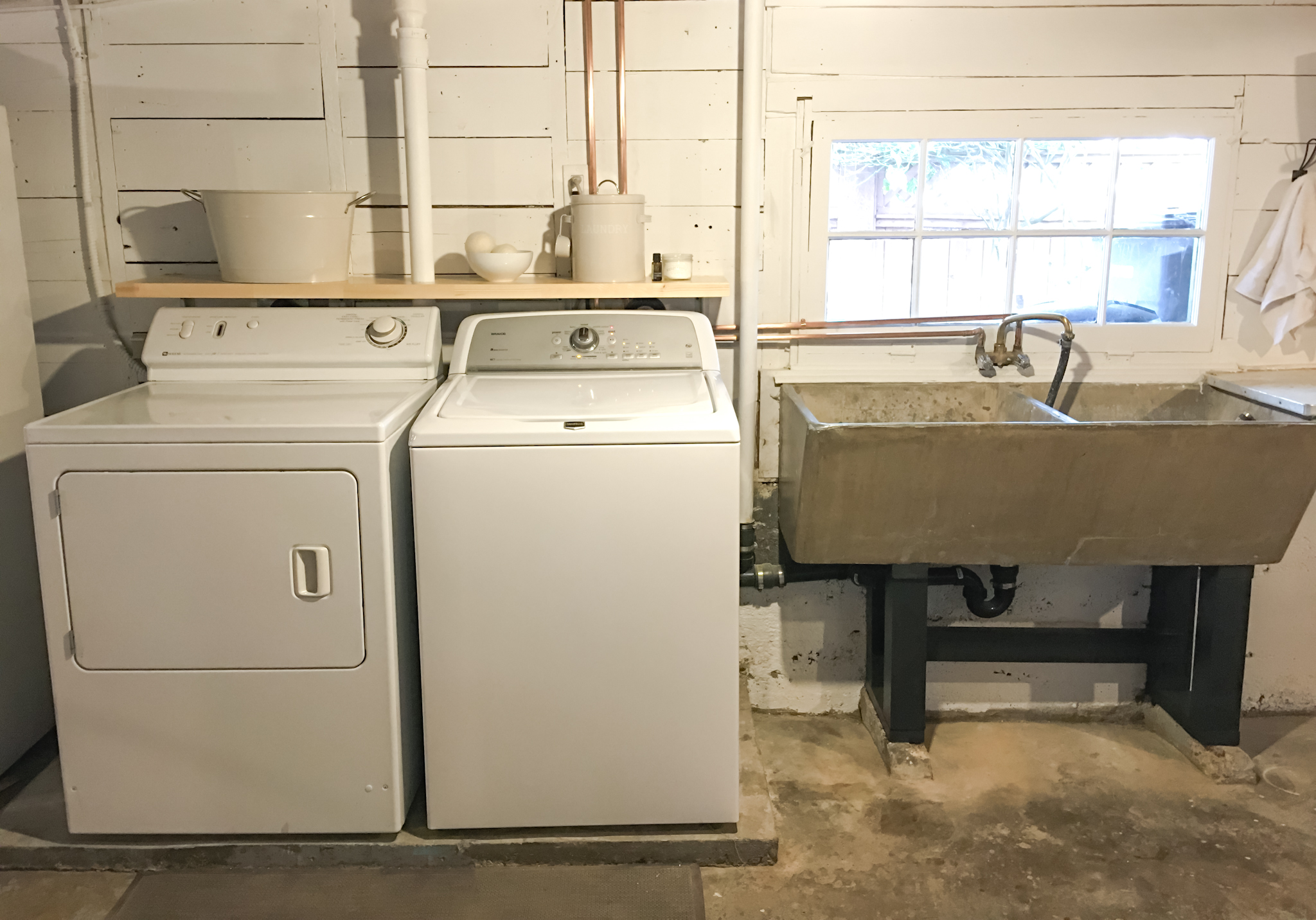 basement laundry room